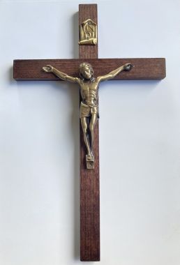 Drewniany Krzyż na ścianę do domu 27,5 cm -ciemny brązowy 